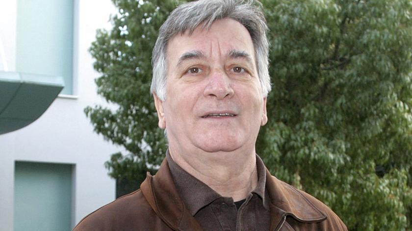 Τον πιέζουν να αλλάξει γνώμη…