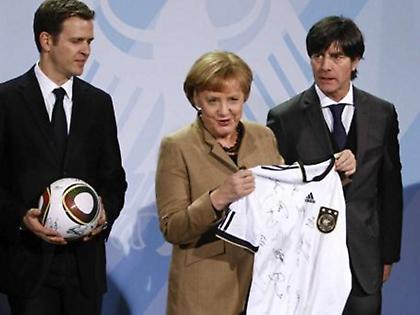 Επίσκεψη Μέρκελ στην εθνική!