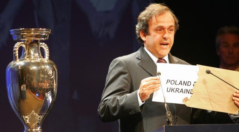 Πλατινί: «Θυμάστε τι έγινε το 2004…»