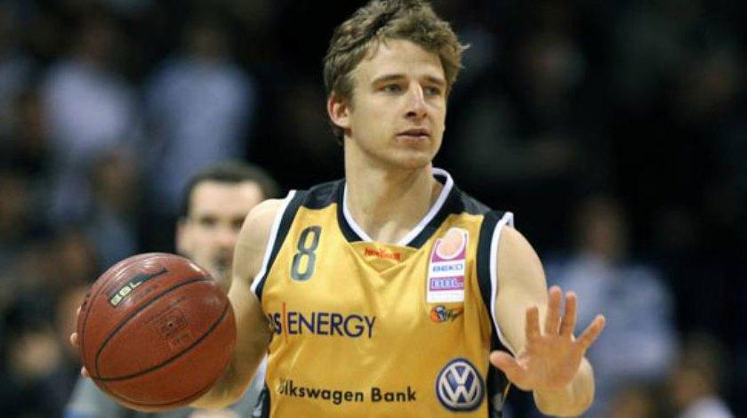 Παραμένει στην Άλμπα ο Σάφαρτσικ