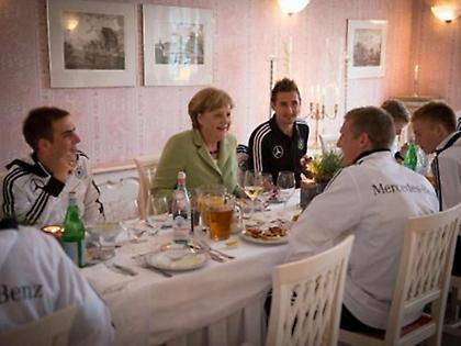 Η επίσκεψη της Μέρκελ στα «πάντσερ» (pics)