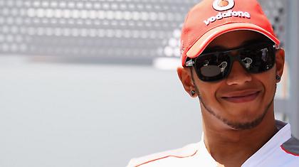 Δεν βιάζεται να υπογράψει ο Χάμιλτον