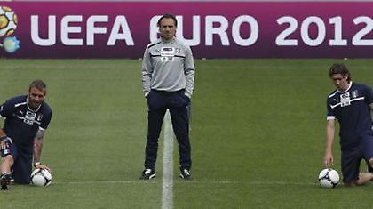 Με τρεις στην άμυνα η Ιταλία