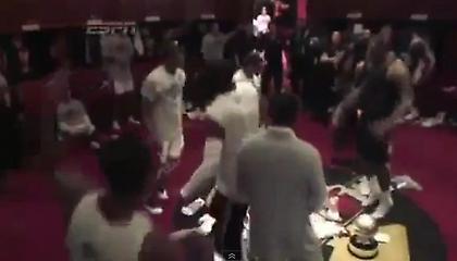 Πάρτι και χορός στα αποδυτήρια του Μαϊάμι (video)