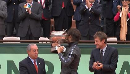 Τραυματίστηκε με την κούπα ο Ναδάλ (video)