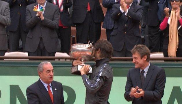 Τραυματίστηκε με την κούπα ο Ναδάλ (video)