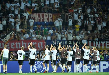 Δείχνουν ωριμότητα φαβορί οι Γερμανοί