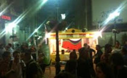 Επίθεση Χρυσαυγιτών σε περίπτερο του ΣΥΡΙΖΑ στον Πειραιά