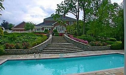 Προπονητής πουλάει το σπίτι του για 2,2 εκατομμύρια