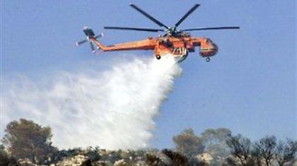 Απειλούνται σπίτια από φωτιά στην Ελευσίνα