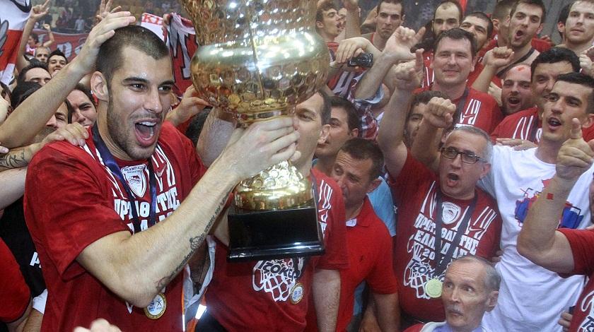 «Υπάρχει απόσταση με τον Ολυμπιακό, αλλά…»