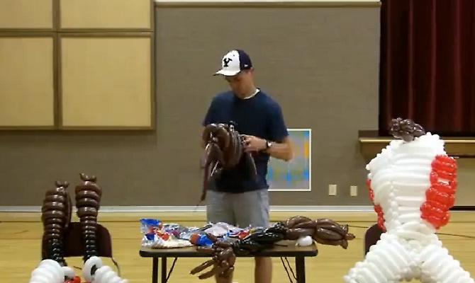 Ο Λεμπρόν από… μπαλόνι! (video)