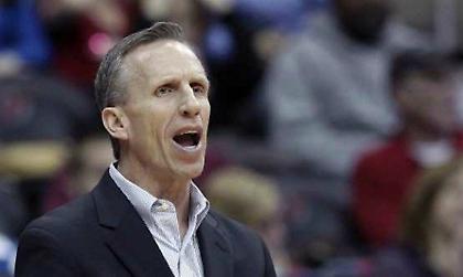 Ο Ντάνλαπ στον πάγκο των Μπόμπκατς