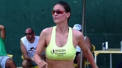Με το beach volley, κολλάς…