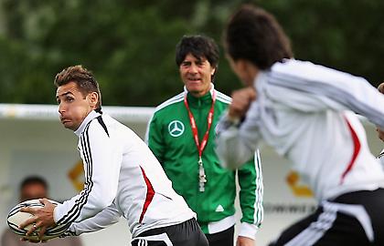 Παλικάρια! Λάθος τόπι κλωτσάτε! (video)