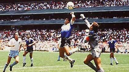 Το χέρι και… το πόδι του θεού (video)