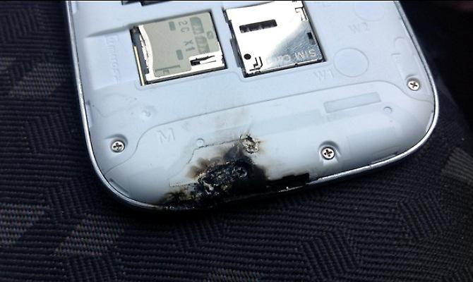 Samsung Galaxy S3 εξερράγη στο αυτοκίνητο χρήστη