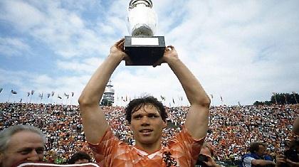 Πρωταθλητές με την γκολάρα του Φαν Μπάστεν! (video)