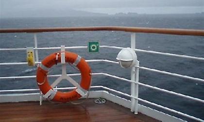 24χρονη πήδηξε στη θάλασσα... μεσοπέλαγα