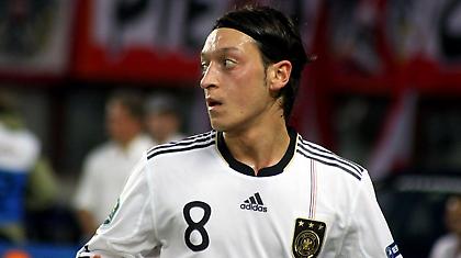 Οζίλ: «Στο μυαλό μας μόνο η Ιταλία»