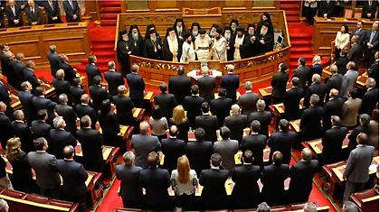 Ορκίστηκαν οι 300 της Βουλής