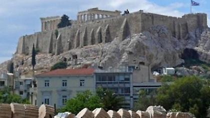 Νεκρός ο τραπεζοϋπάλληλος που έπεσε από την Ακρόπολη!