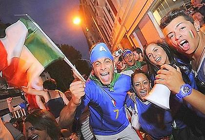 Ιταλοί σε έκσταση (video/pics)