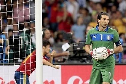 Μπουφόν: «Τους βγάζουμε το καπέλο…»