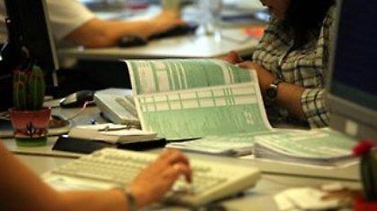Παράταση μέχρι 10 Ιουλίου για τις χειρόγραφες φορολογικές δηλώσεις