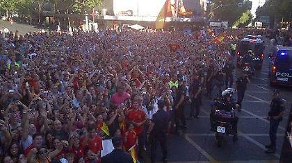 Τρέλα για τους Πρωταθλητές Ευρώπης!(pics)