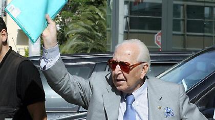 «Όποιος επιθυμεί μπορεί να συνδράμει»