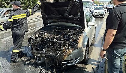 Καίγεται ΙΧ στην Παραλιακή!