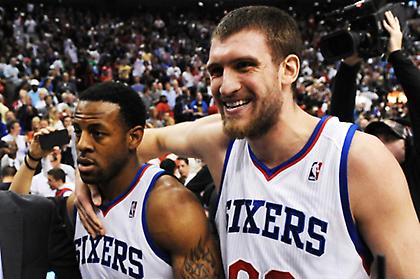 Ανανέωσε με Σίξερς ο Χόους