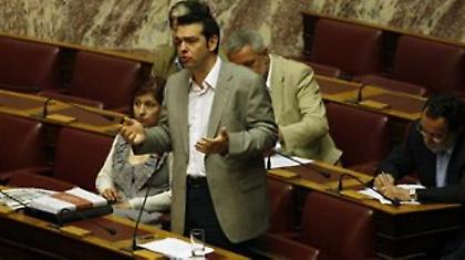 Αποδόμηση και «σφυροκόπημα» των προγραμματικών θέσεων της κυβέρνησης