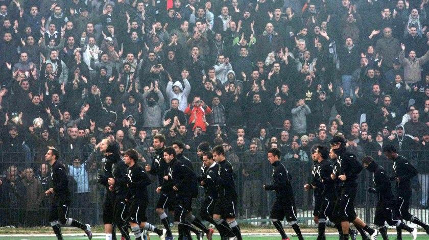 Δεν βάζει… πλάτη ο κόσμος