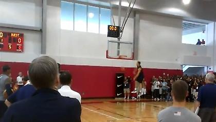 Ασίστ από… ντουβάρι (video)