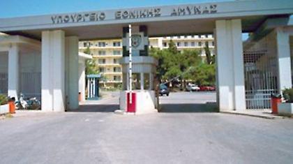 «Υπουργέ κλείστε την πόρτα στην τρόικα»