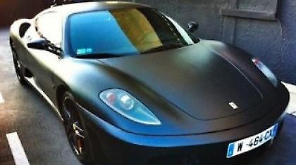 «Ντυμένη» στα δερμάτινα! (pics)