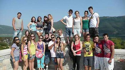 Ψηφιδωτό διαφορετικότητας με νέους από την Ευρώπη