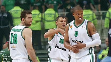 Προδότες και φιλοχρήματοι…