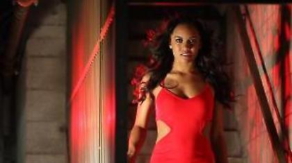 Το νέο τραγούδι της «καυτής» κόρης του Έντι Τζόνσον