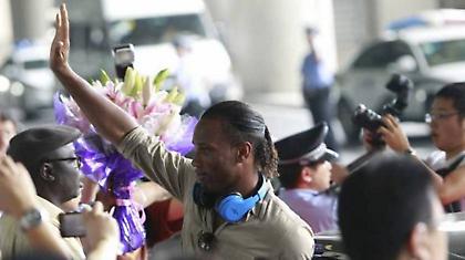 Αποθέωση για Ντρογκμπά! (video)