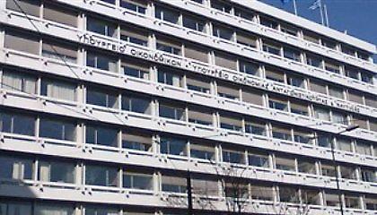 Σενάρια για οριζόντια μείωση μισθών και συντάξεων