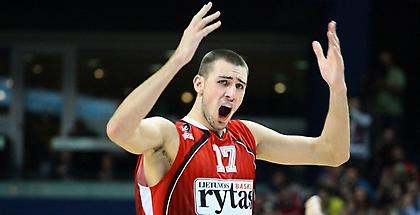 Κι επίσημα στους Ράπτορς ο Βαλαντσιούνας