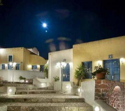 Γεμάτο εκδηλώσεις το Πολιτιστικό Χωριό του Πύργου της Σαντορίνης