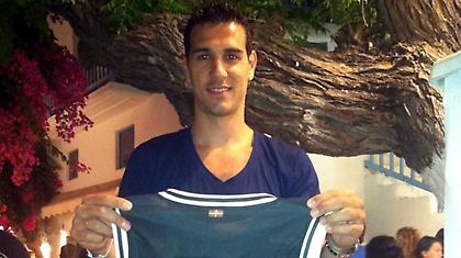 Ο Ζήσης στη Μύκονο δεν κάνει μόνο διακοπές