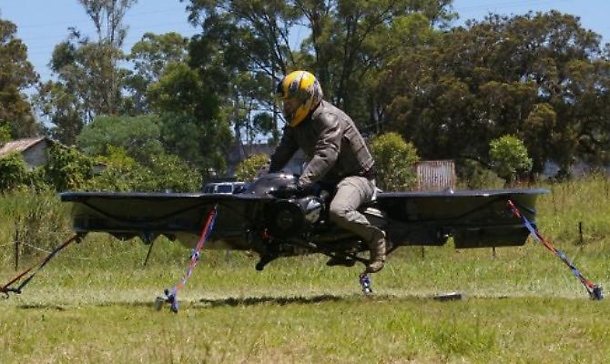 Παρουσιάστηκε η πρώτη ιπτάμενη μηχανή!