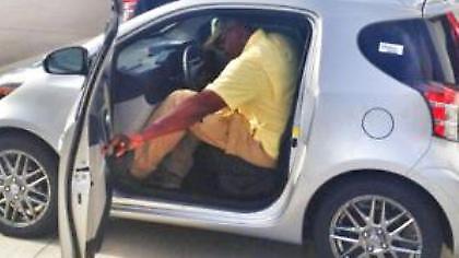 Ο Καρλ Μαλόουν σηκώνει ένα iQ στις δυο ρόδες