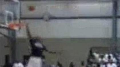 Δεν έχει ξαναγίνει τέτοιο κάρφωμα (Video)