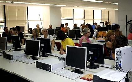 Στο τραπέζι η κατάργηση του 13ου και 14ου μισθού στο Δημόσιο